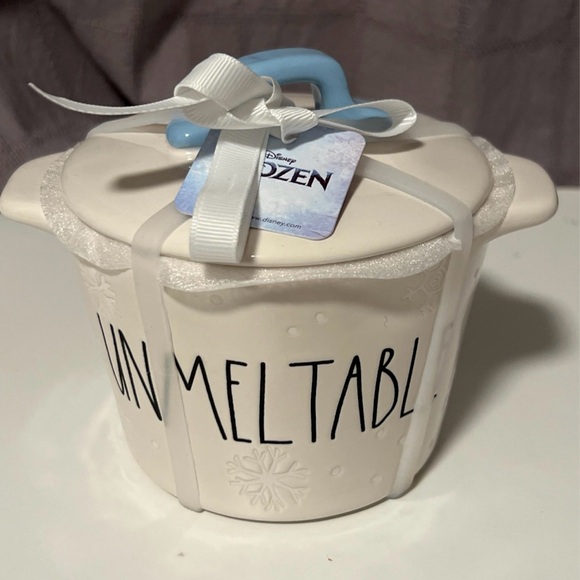 SOLD New Rae Dunn X Disney,s Frozen OLAF Baker Dish - Picture 2 of 2